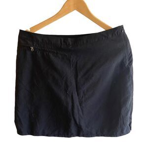 Patagonia women’s black skirt skort, front zipper pocket, size zippers, size 10
